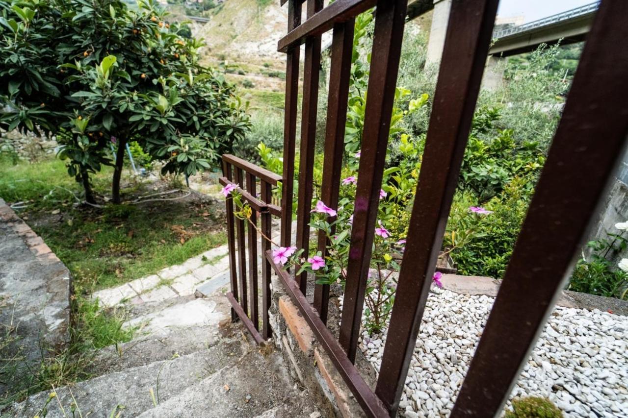 Villetta La Pietra Taormina Eksteriør billede